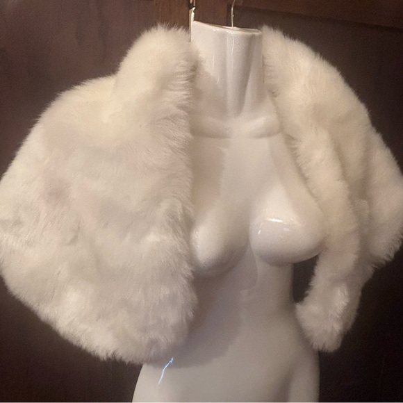 Elegant Ivory White Faux Fur Shawl